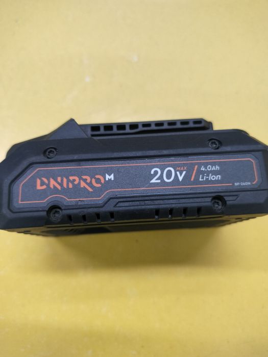 Акумулятор з зарядним пристроєм Дніпро М.