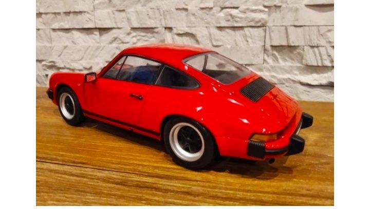 1:18 Minichamps Porsche 911 Carrera model