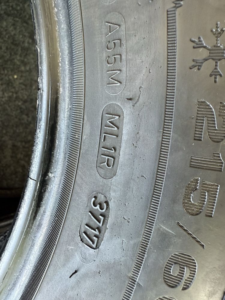 Автошини резина 215/60 R16 Dunlol всесезонні 2017