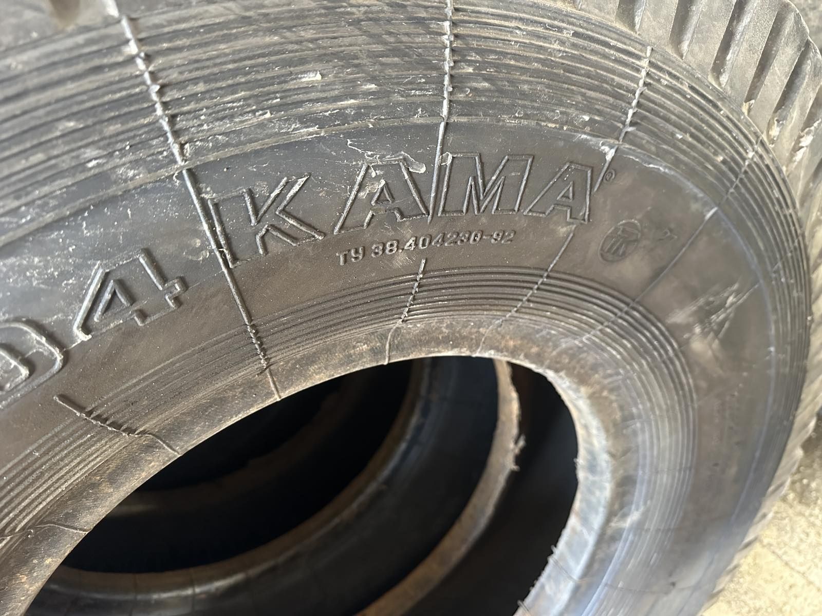 Колеса шини 12 00 20 кама