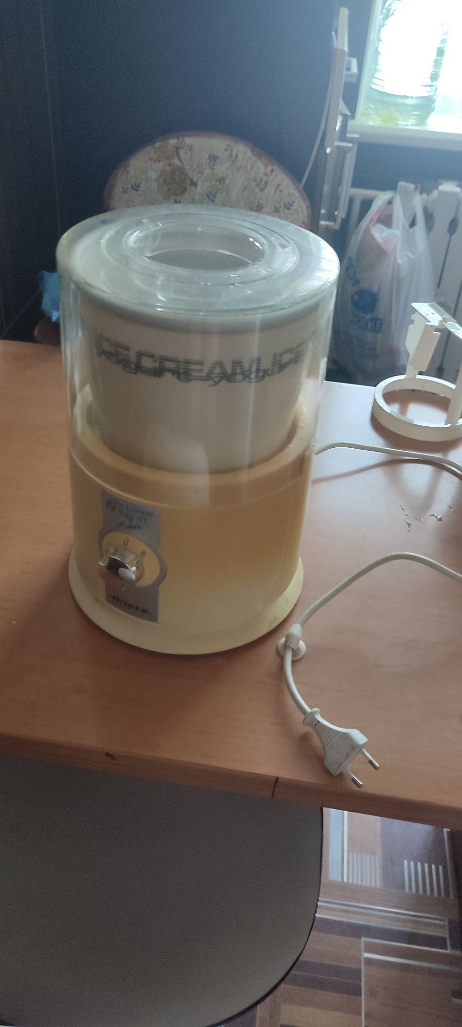 Продам йогуртницу морожениццу