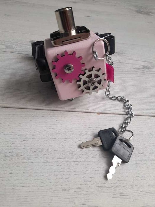 Kostka manipulacyjna edukacyjna sensoryczna Montessori