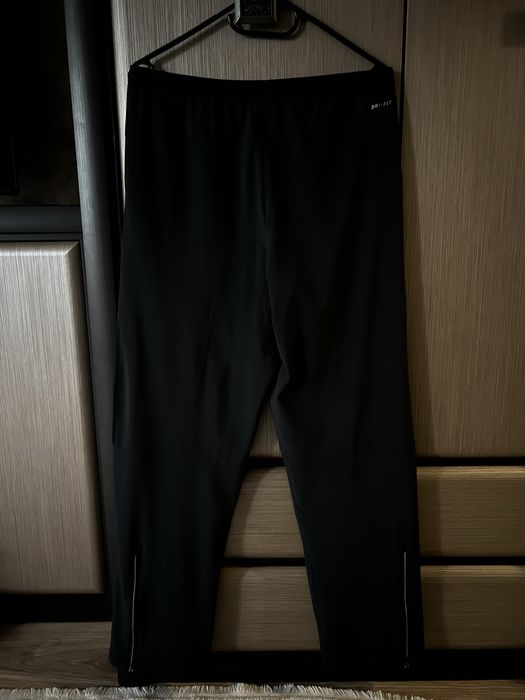 Чоловічі оригінальні штани Nike S-M розмір