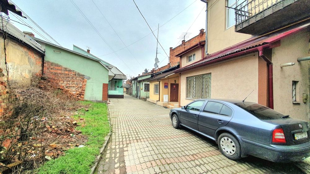 ПРОДАЖ КОМЕРЦІЙНОГО ПРИМІЩЕННЯ в центрі м Мукачево пл Кирила і Мефодія