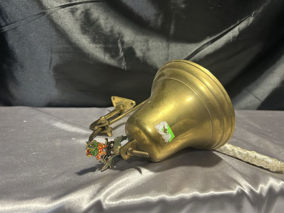 Mosiężny Dzwon Ścienny – Zdobienie ze Zwierzętami – Piękne Brzmienie