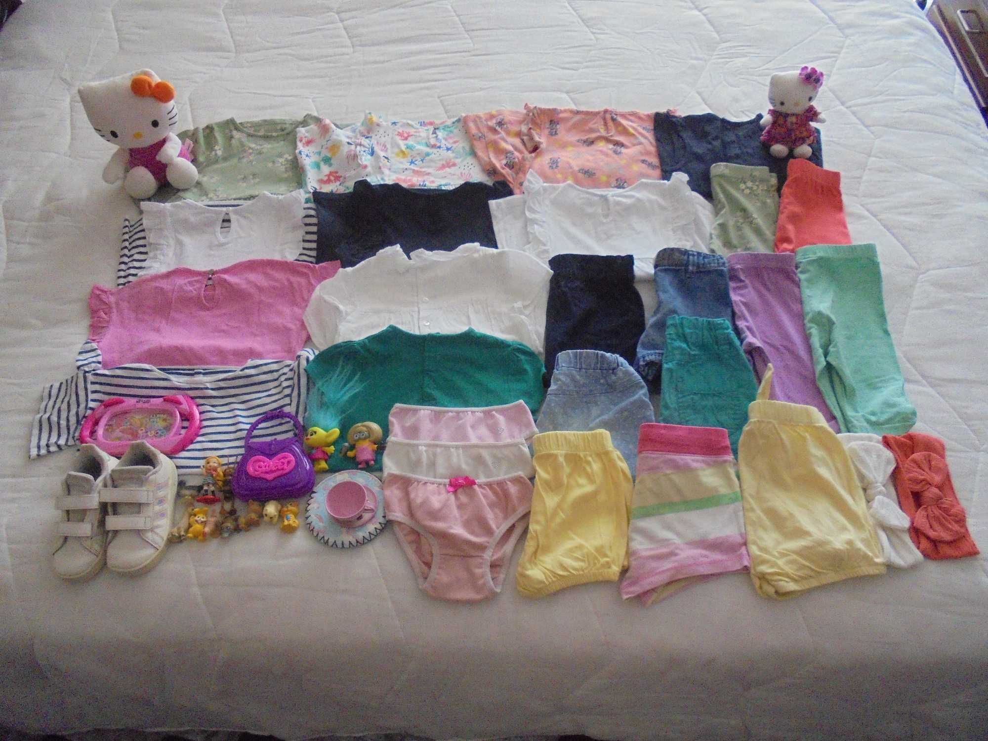lote de roupa de menina as sapatilhas