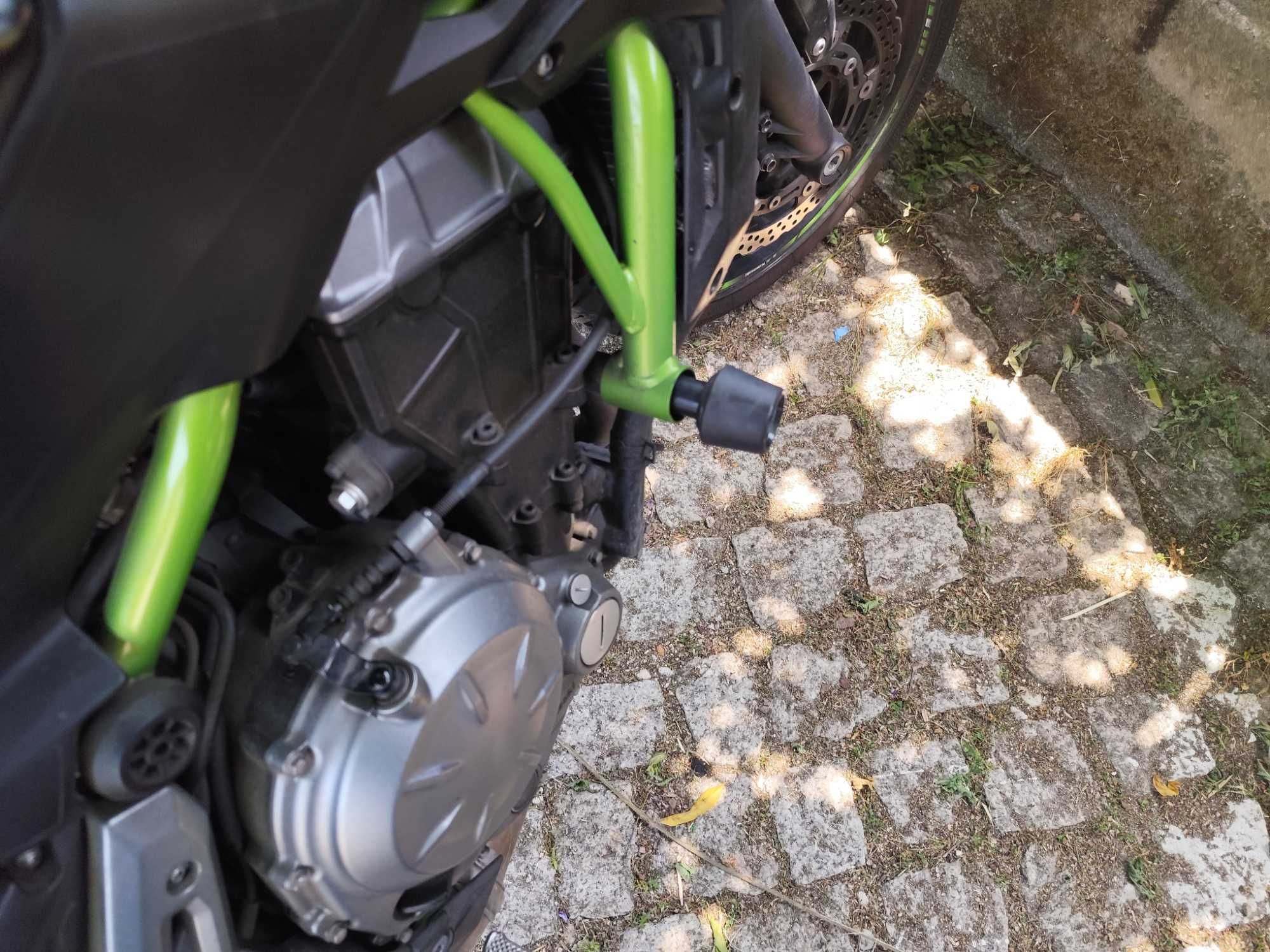 Kawasaki Z650 em excelente estado