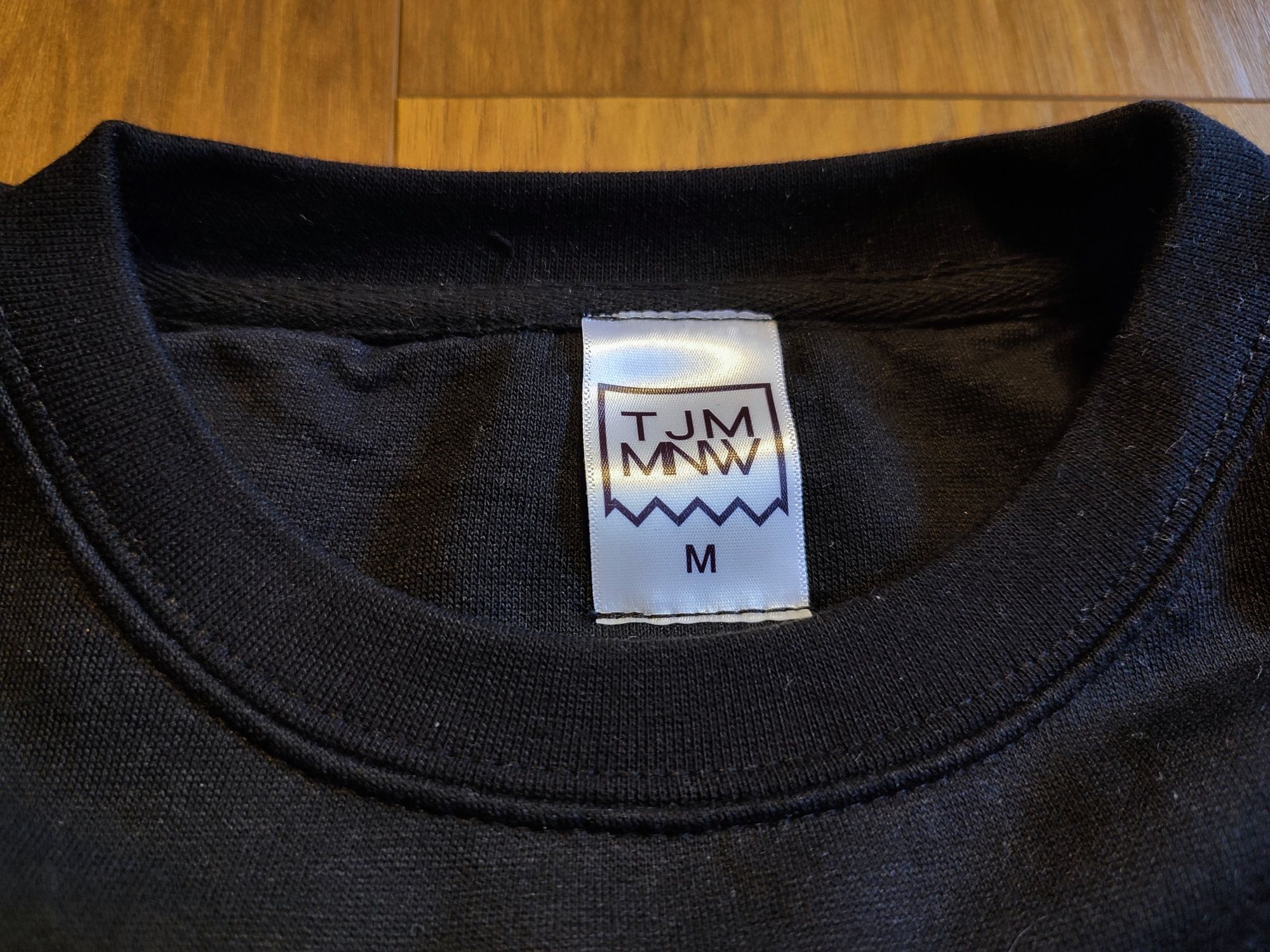 Nowa bluza TJMMNW, rozmiar M, czarna, złoty napis