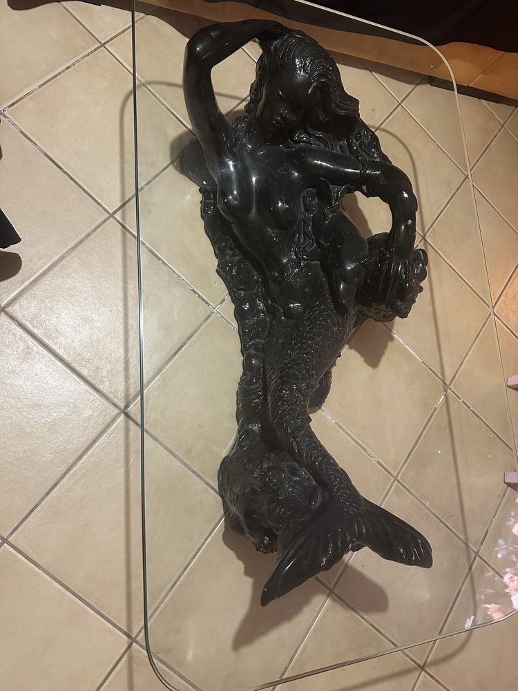 Mesa de sala em formato de sereia