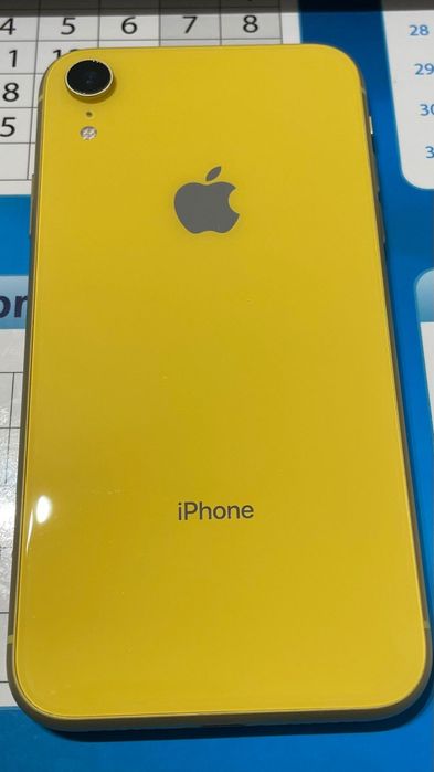 iPhone XR    64GB