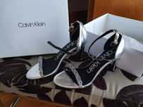 Sandálias Calvin Klein (como NOVAS)