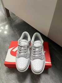 nike dunk low grey