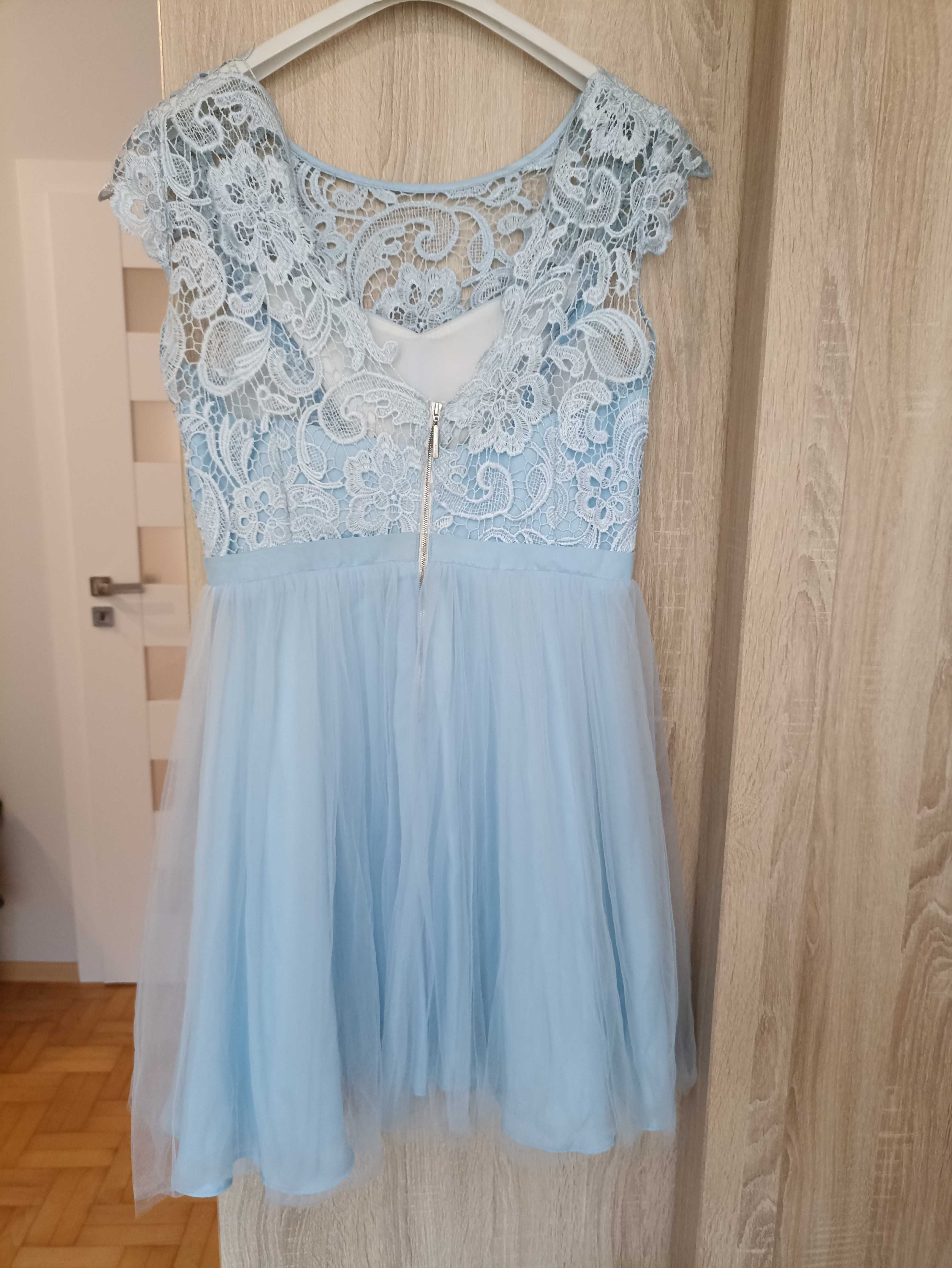 Jasnoniebieska sukienka