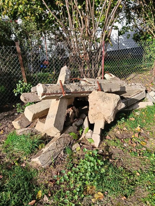 Słupki ogrodzeniowe