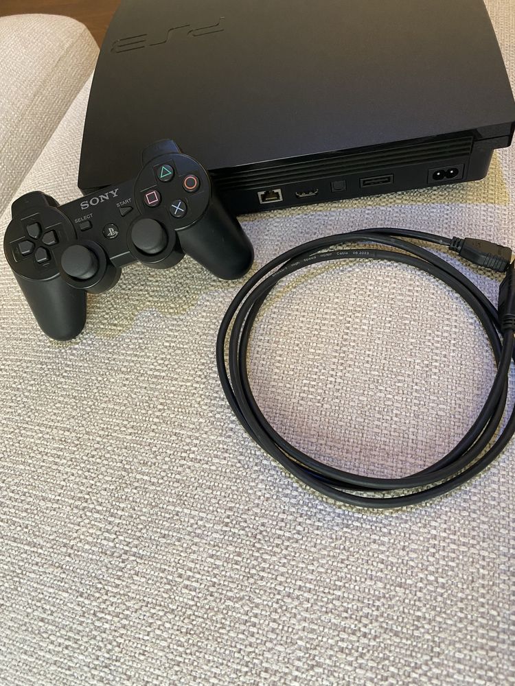 Playstation 3 com dois comandos, originais, com cabos, como novo.
