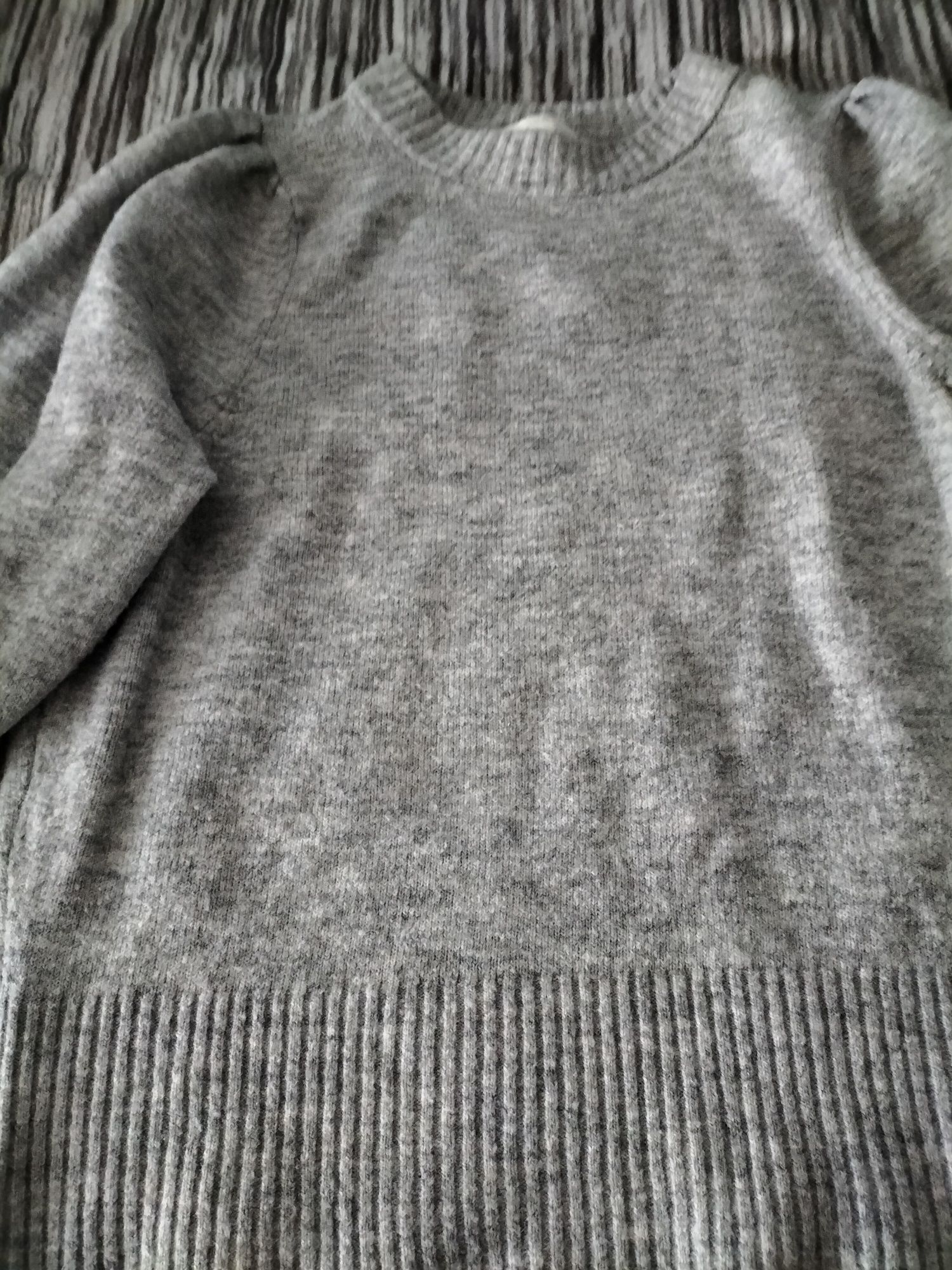 Sprzedam sweter rozmiar M