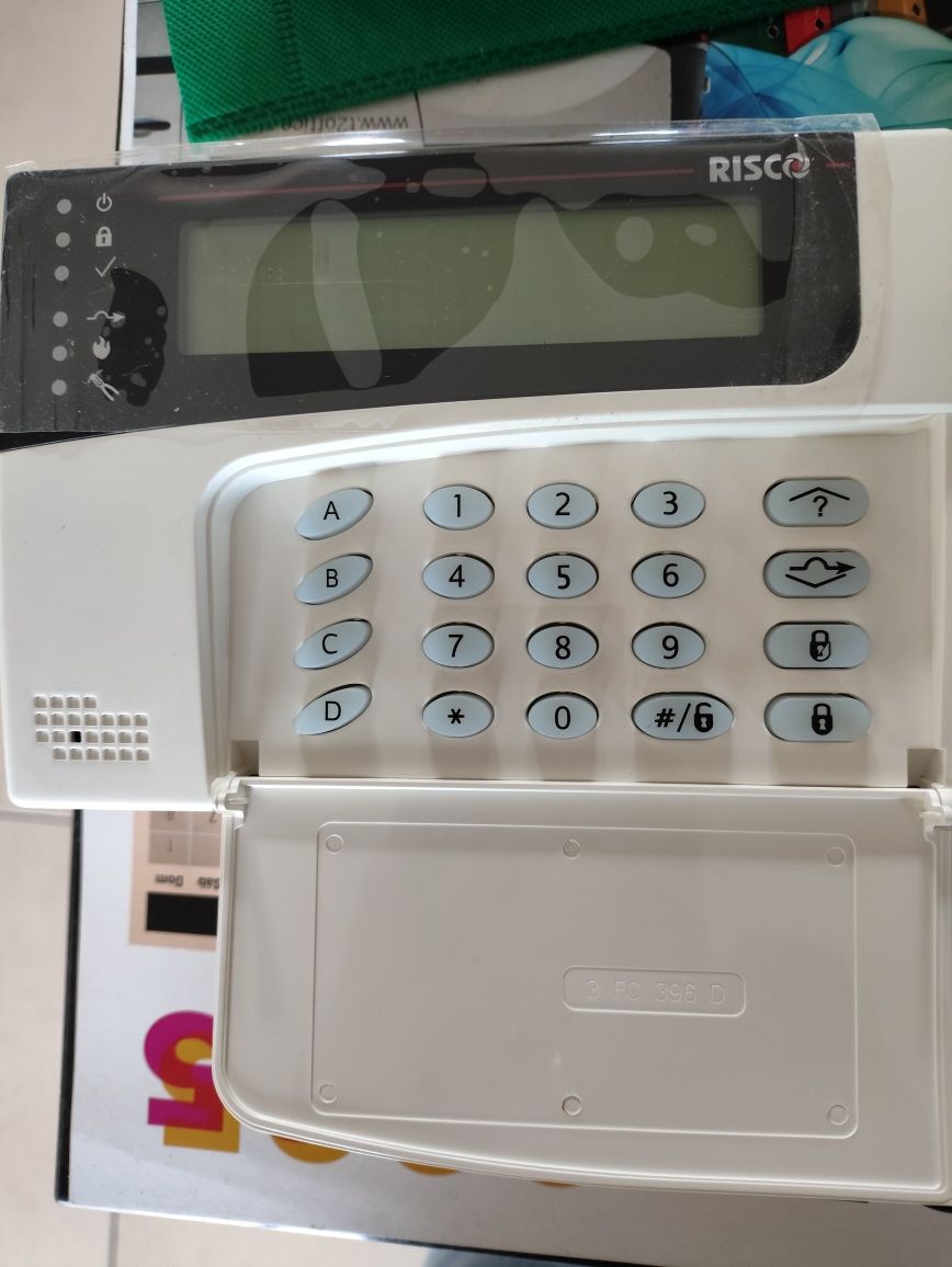 Centrais e teclados de alarme várias marcas.