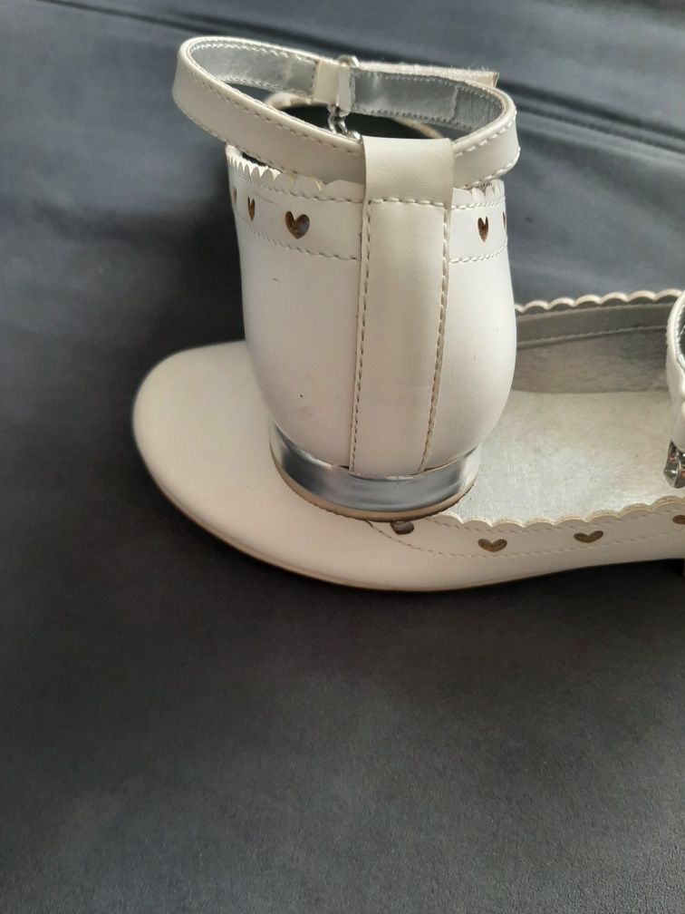 Buty na komunię świętą