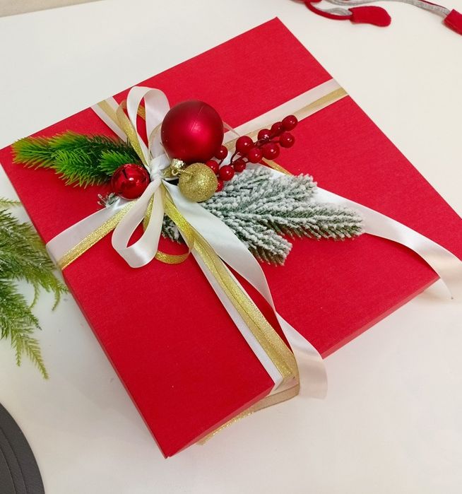 Новорічні подарункові коробки
