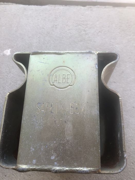 Zabezpieczenie dyszla przyczepki zaczep z kłódką