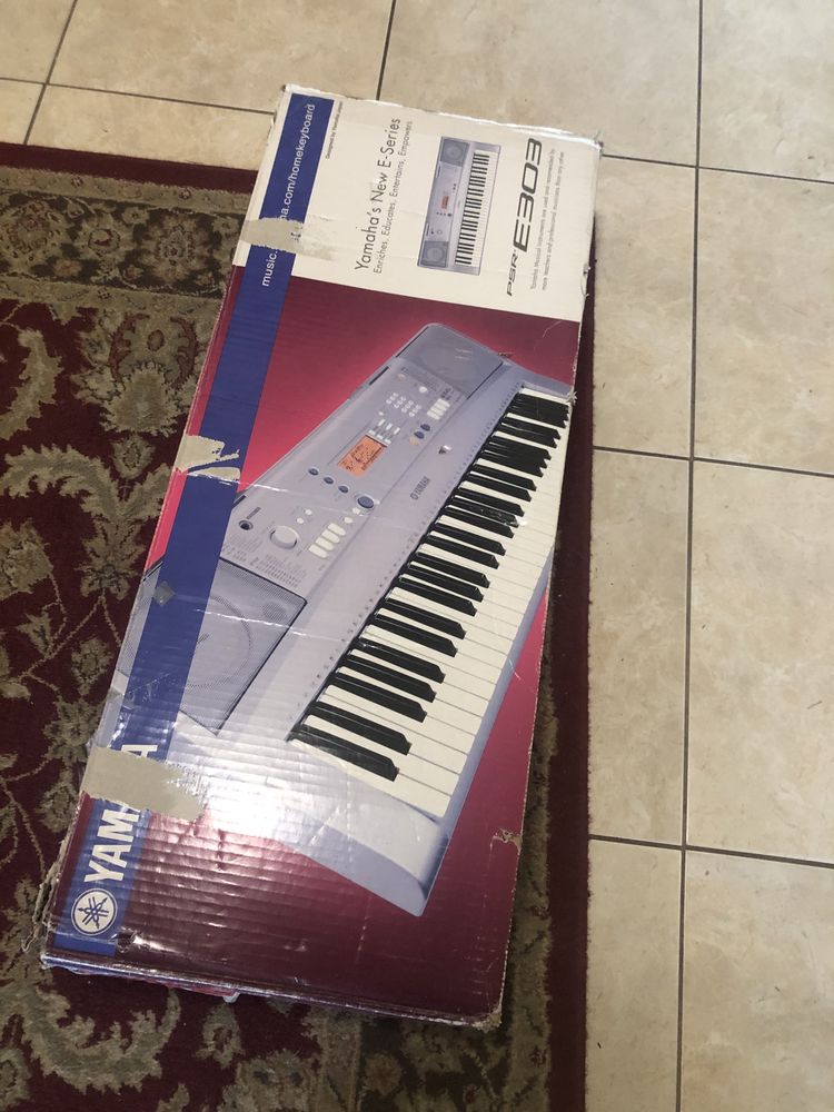 Keyboard Yamaha Model PSR-E303