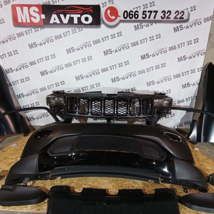 Нижня вставка переднього бампера Jeep Grand Cherokee 17-21