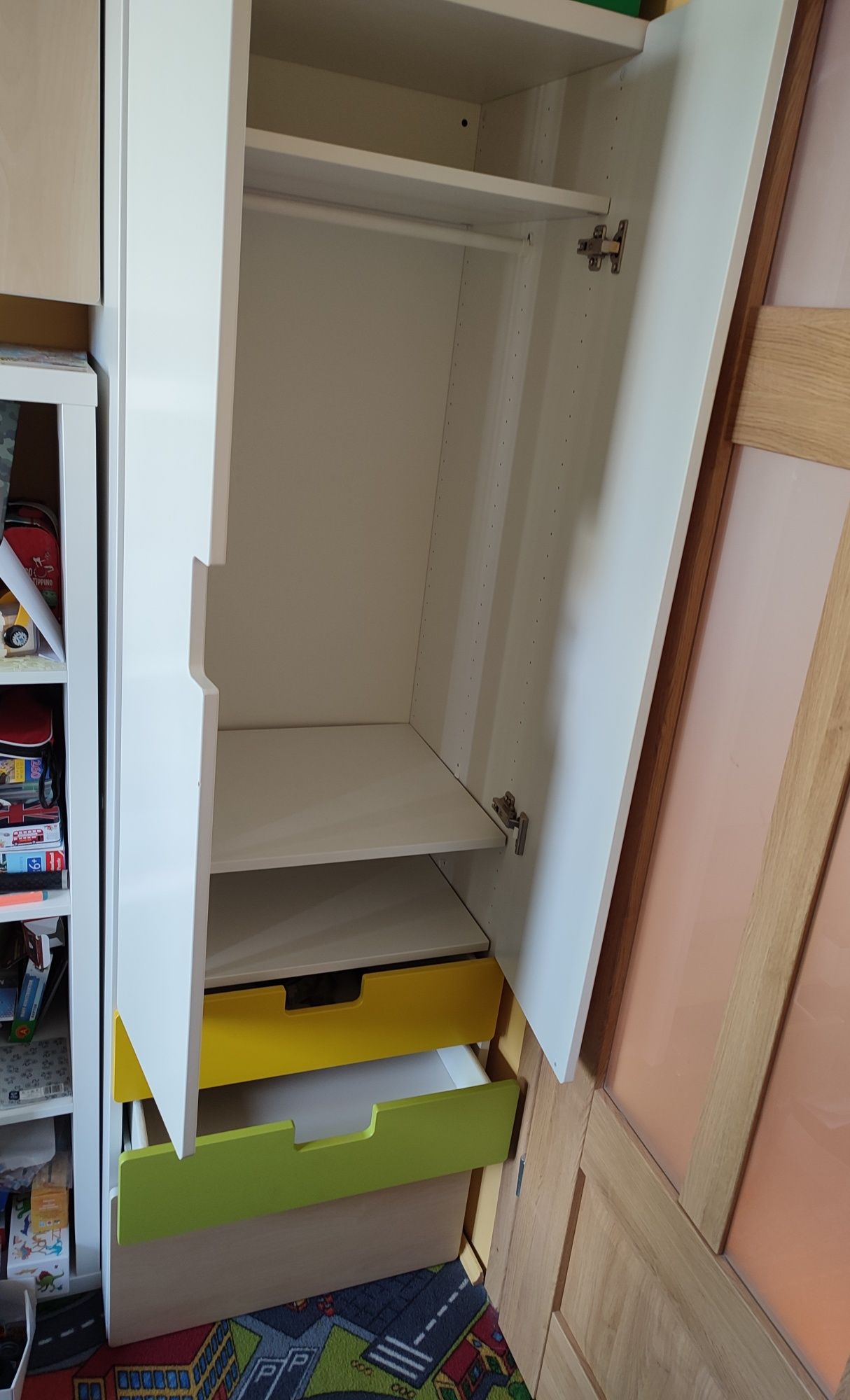 Meble IKEA stuva, komplet szafa i dwie wiszące szafki
