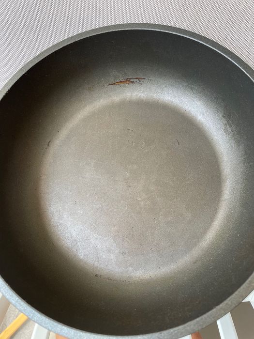 Frigideira com tampa 24 см, ferro fundido