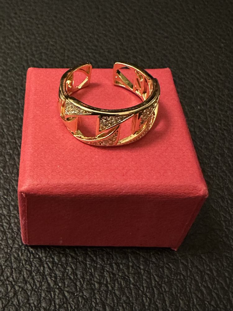 Anel ajustável em aço dourado lindíssimo