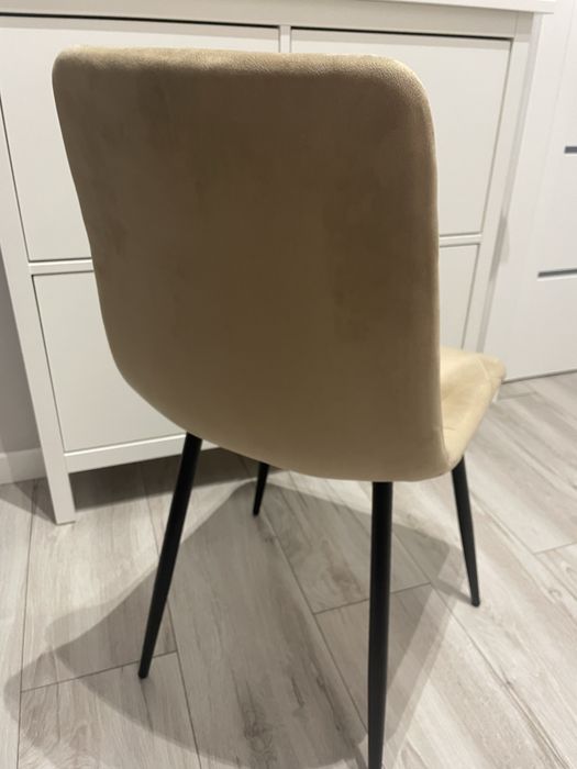 piękne krzesło w dobrym stanie