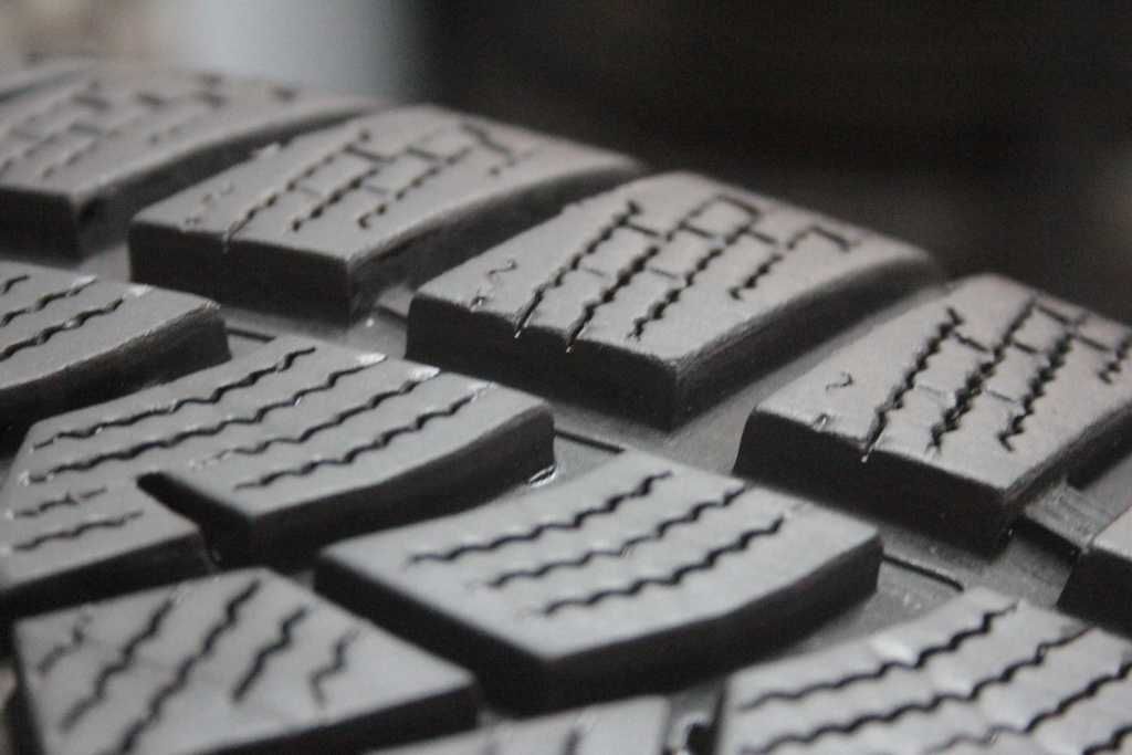 215/65/16 Dunlop Winter Sport 5  215/65 R16 98H