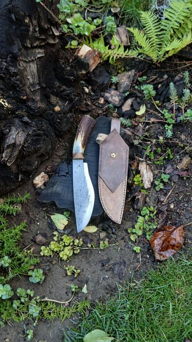 Ręcznie wykuty nóż kukri. Nóż myśliwski. Nóż do lasu. Knifemaking