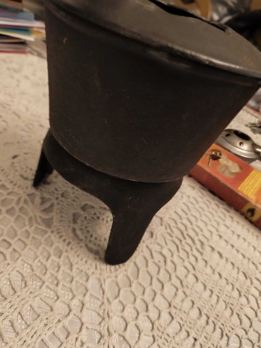 Zestaw turystyczny żeliwne naczynie