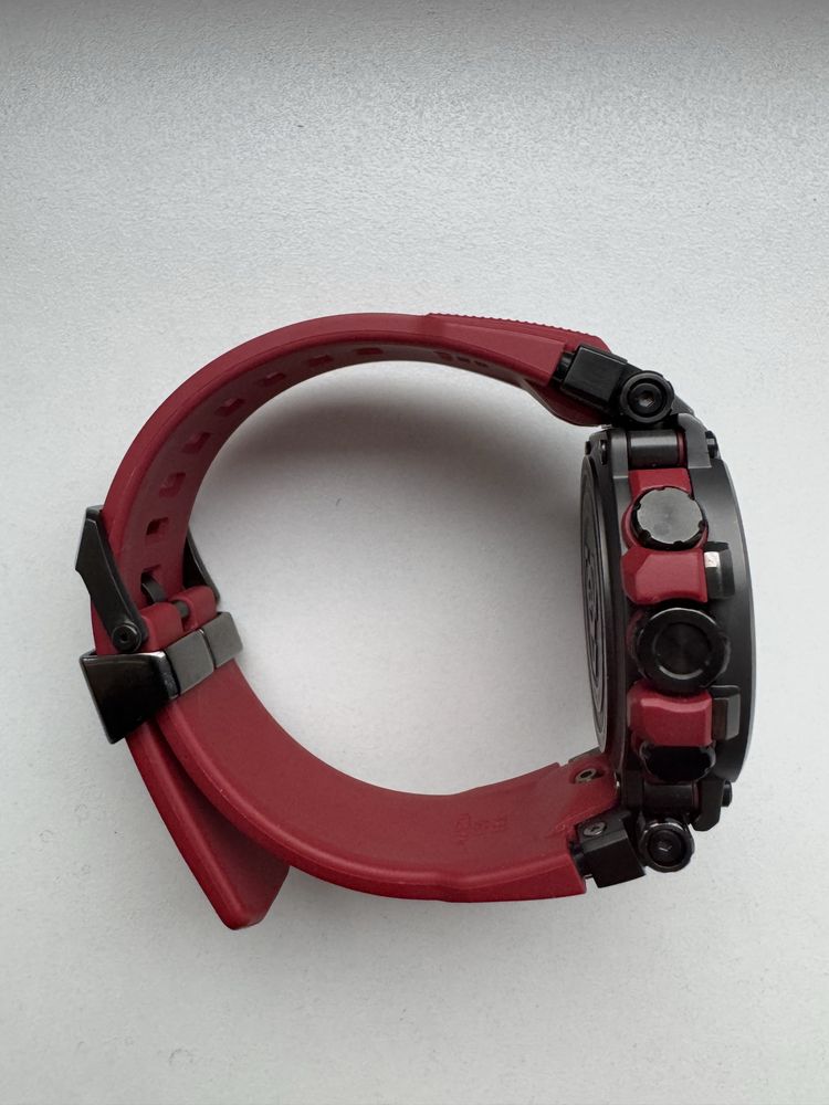 Casio G-Shock MTG-B1000B-1A4JF czerwony