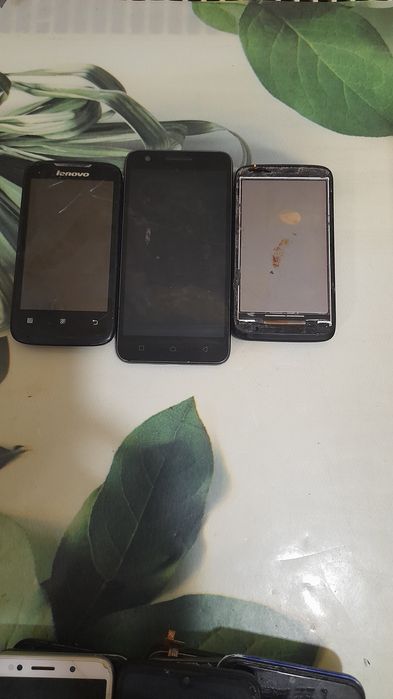 Телефони на запчастини