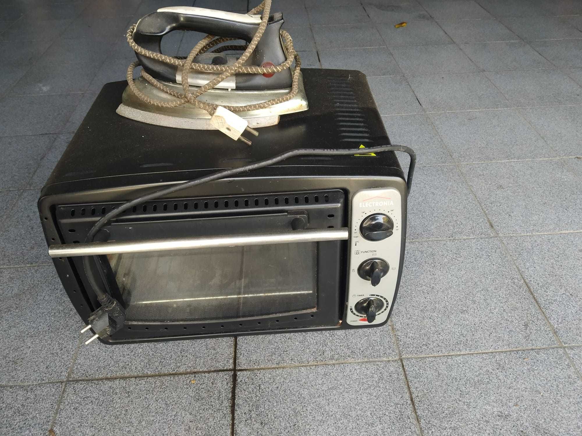 Lote - Mini forno (eletrónica) e ferro de engomar