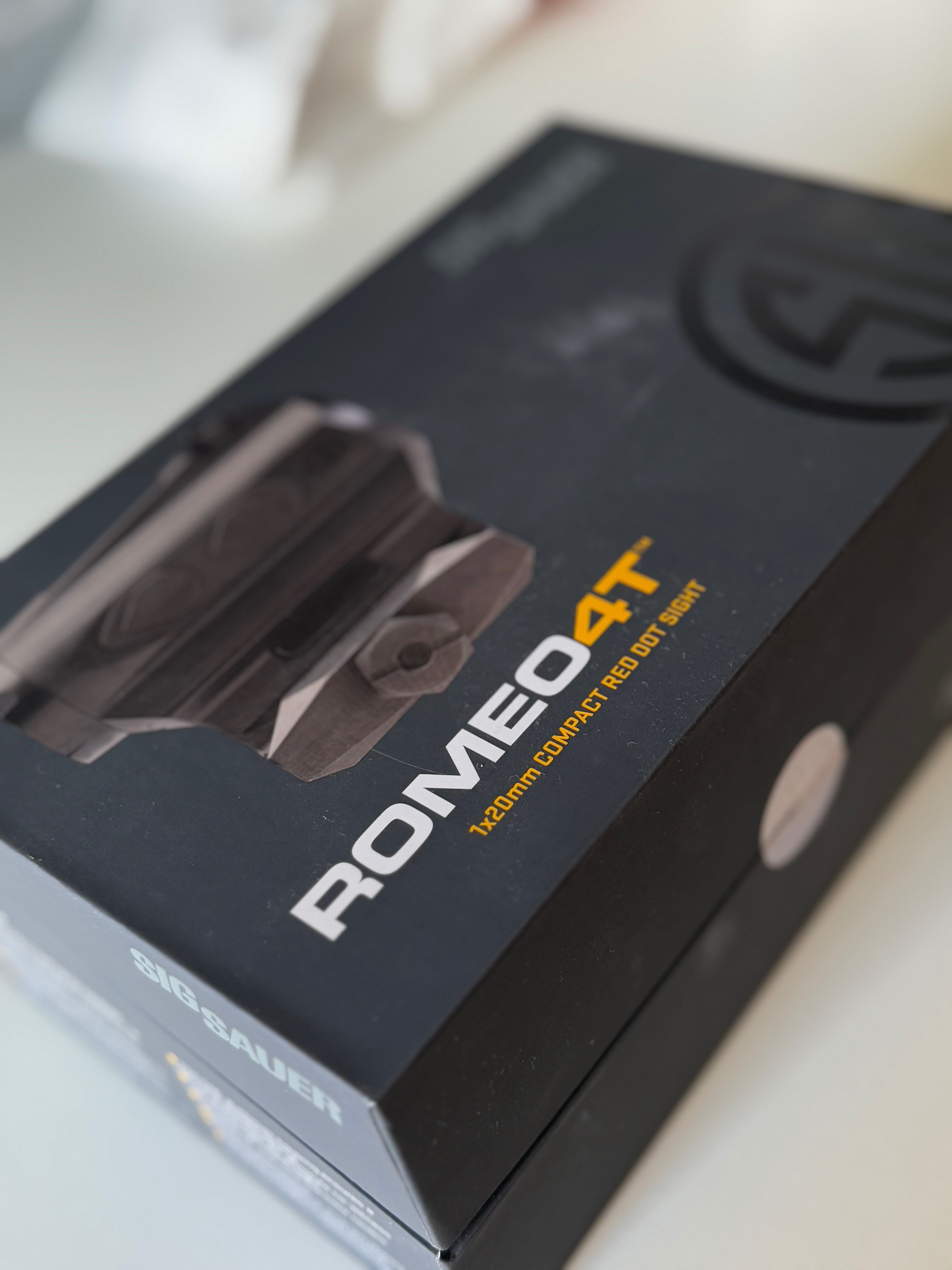 Приціл коліматорний Sig Sauer Romeo4T 1x20 mm Compact Red Dot Sight