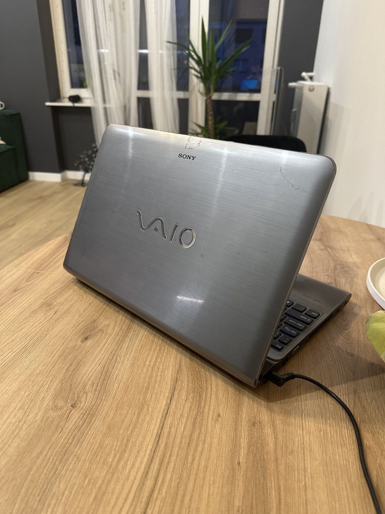 Sony vaio laptop 4 GB + ladowarka