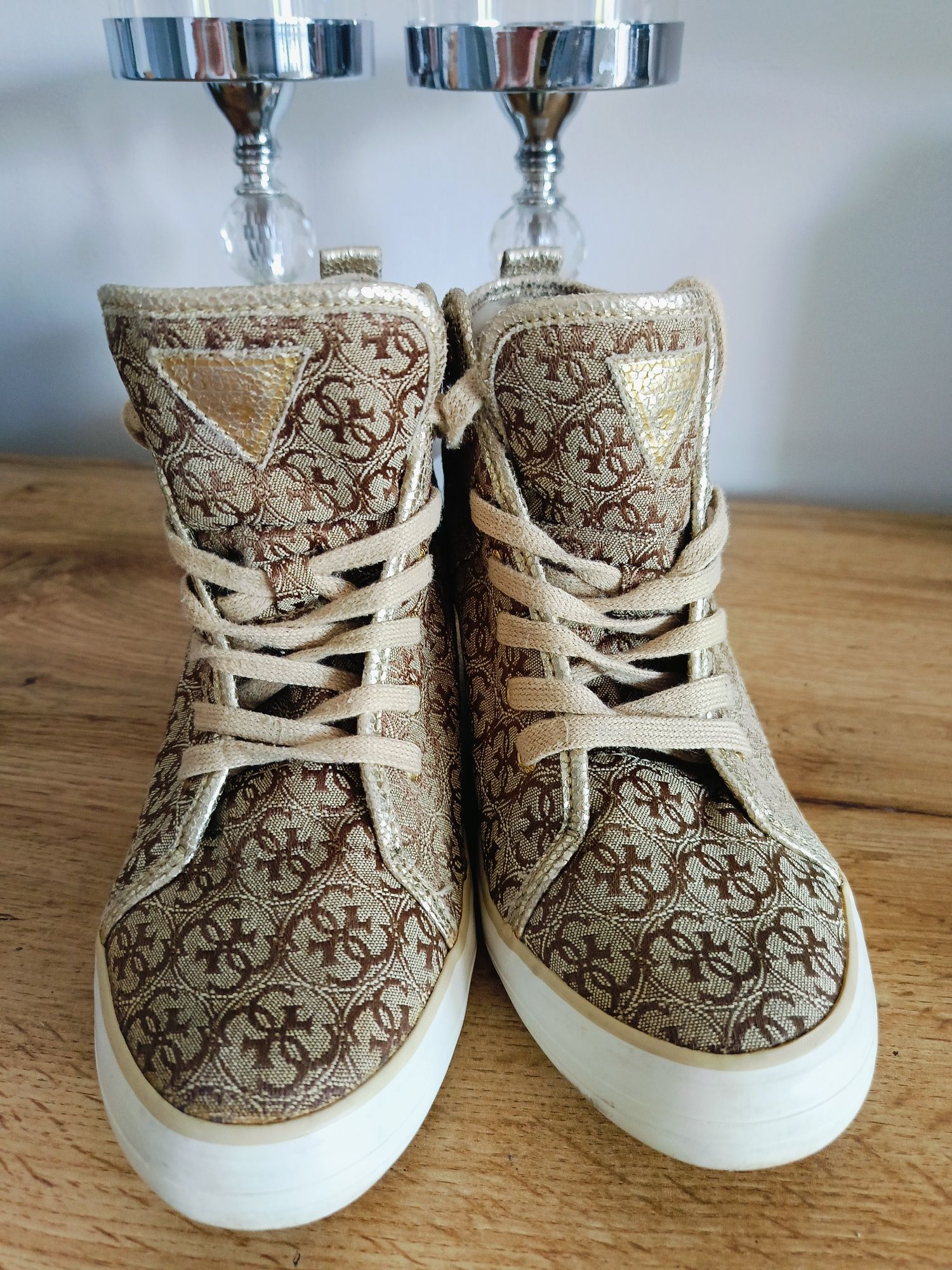 Buty Guess jilly 38 beżowe logo sneakers