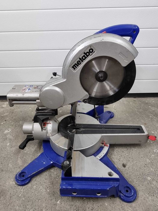 Pilarka ukosowa Metabo KGS 255