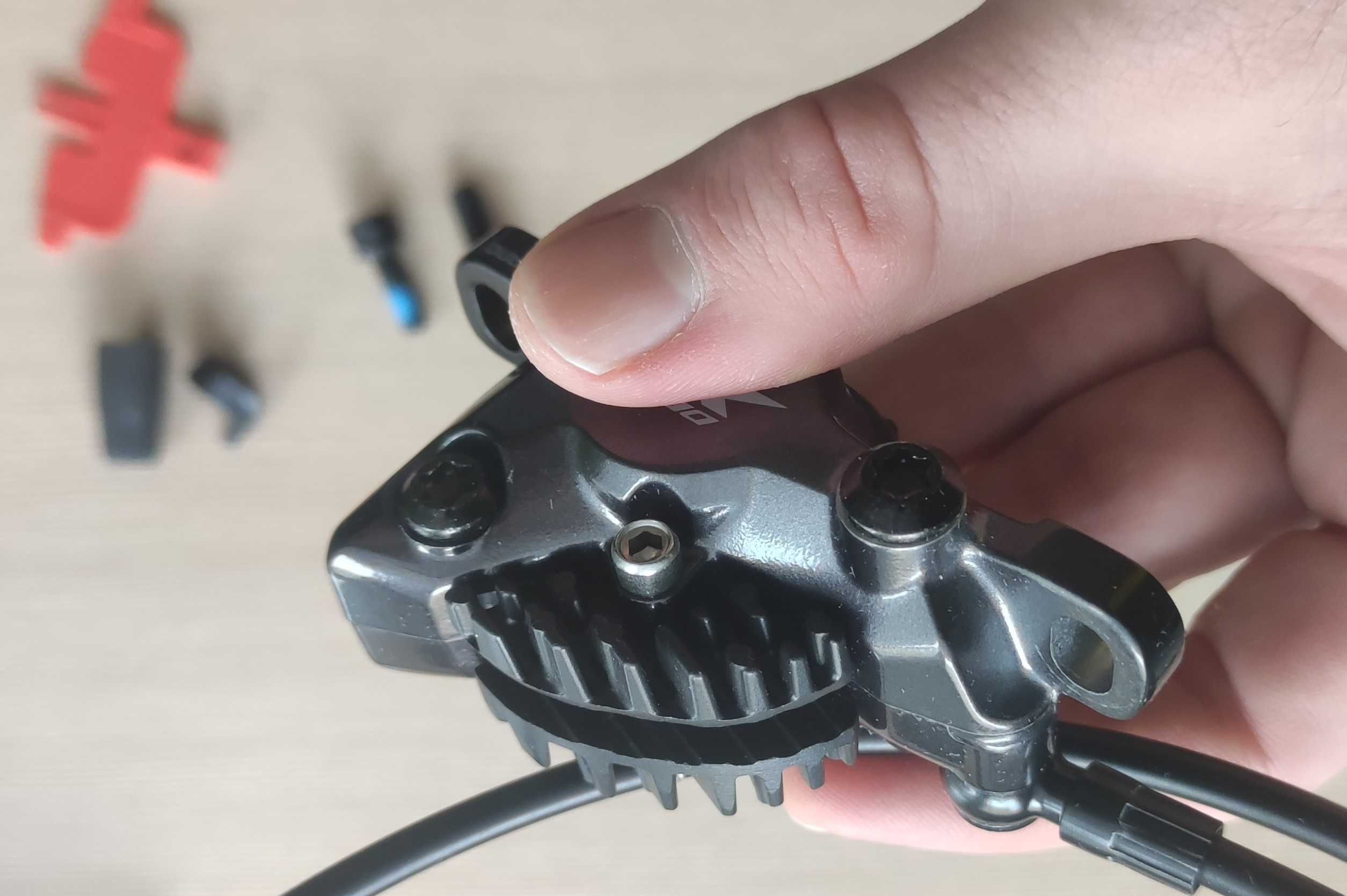 Hamulec Shimano BR-M8100 J03A BL-T8100 SM-BH90