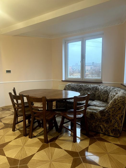 Оренда будинку на Новий Рік (3 поверхи)