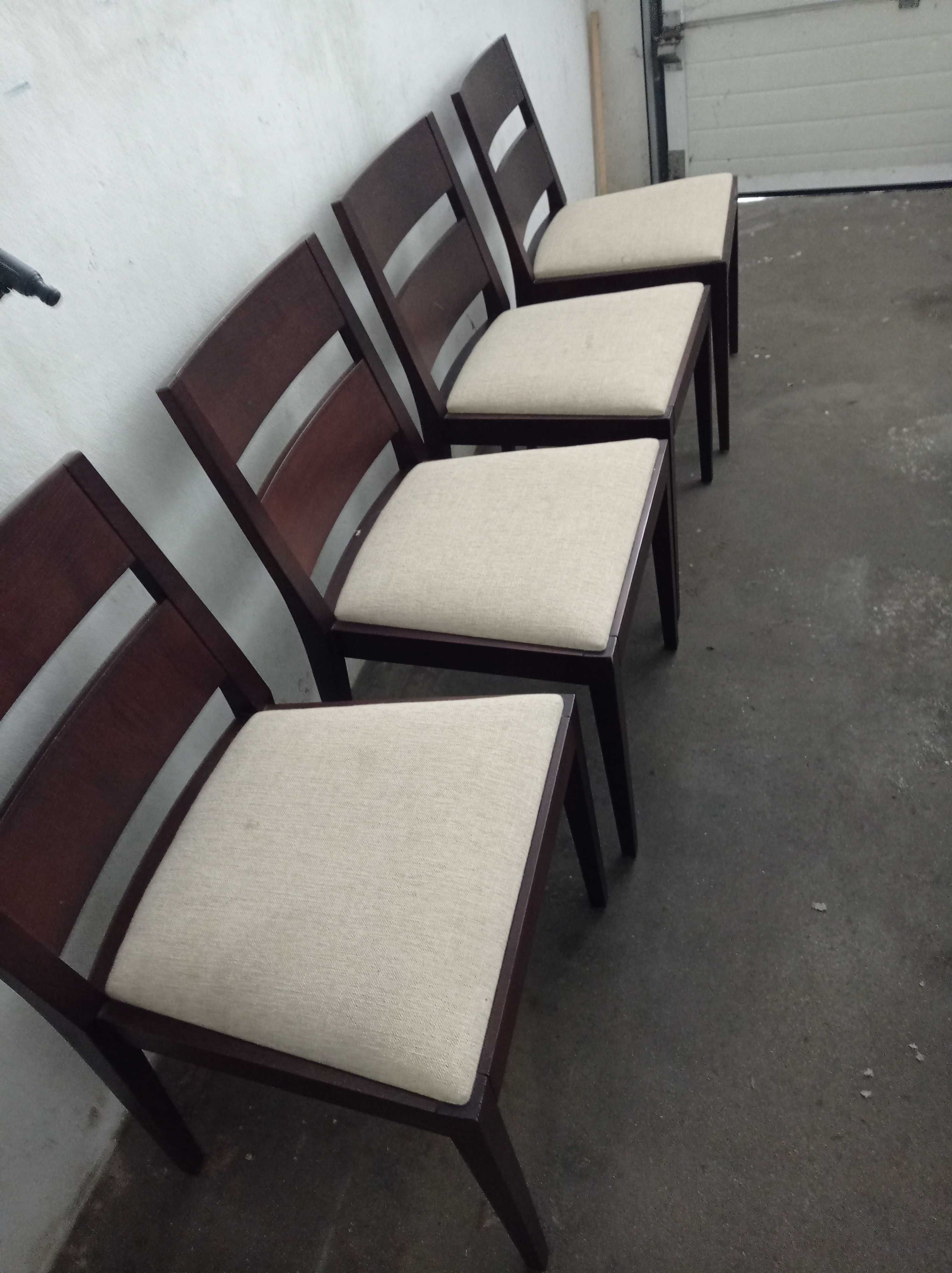 Conjunto de Mesa em carvalho escurecido,4 cadeiras em bom estado ,