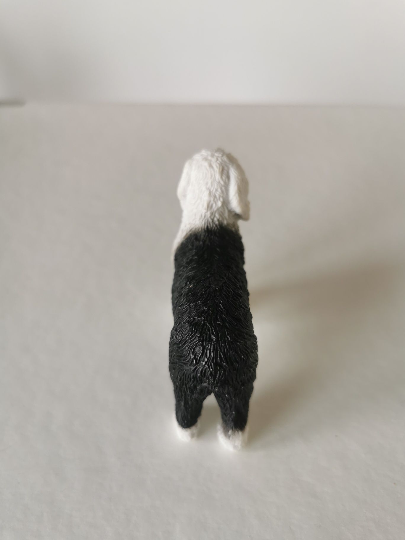 Pies owczarek staroangielski (bobtail) suczka 88066 figurka Collecta