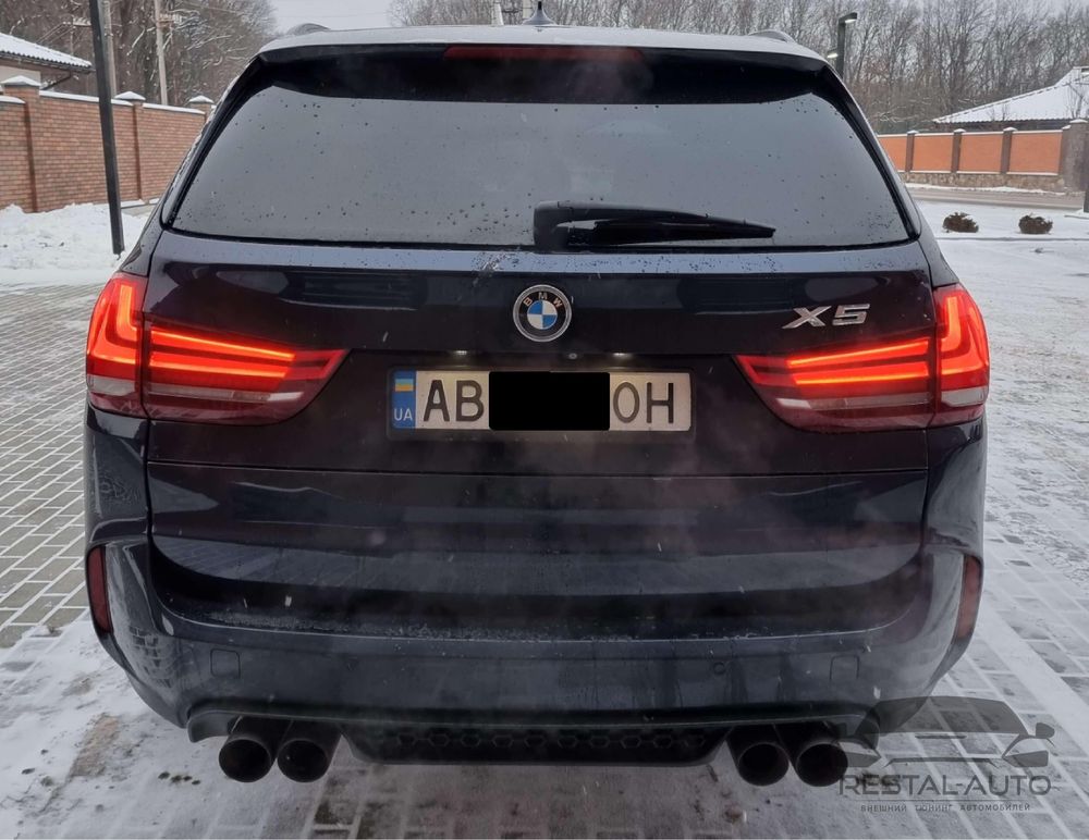 Задний бампер на BMW X5 F15 2013-2018 год ( в стиле X5M F85 )