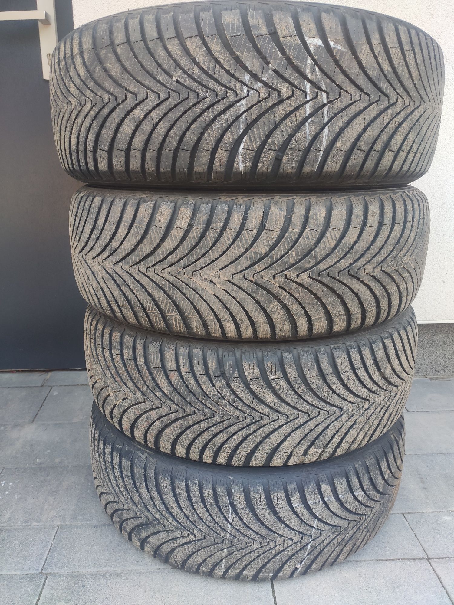 Opony całoroczne wielosezonowe Kumho 225/55 R18