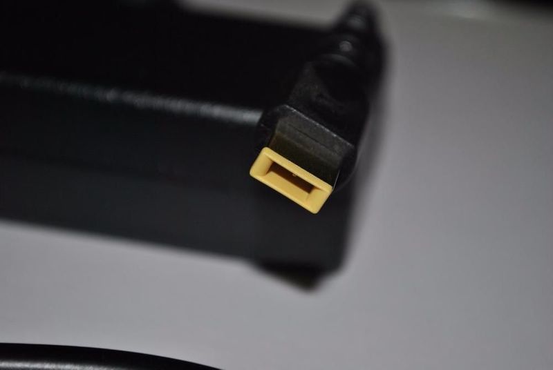 Carregador NOVO para Portátil Lenovo Y50 70 + Cabo