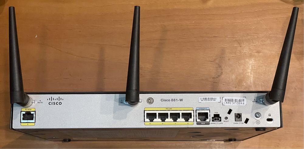 Профессиональный (промышленный) роутер с WI-FI CISCO881W-GN-E-K9 V03
