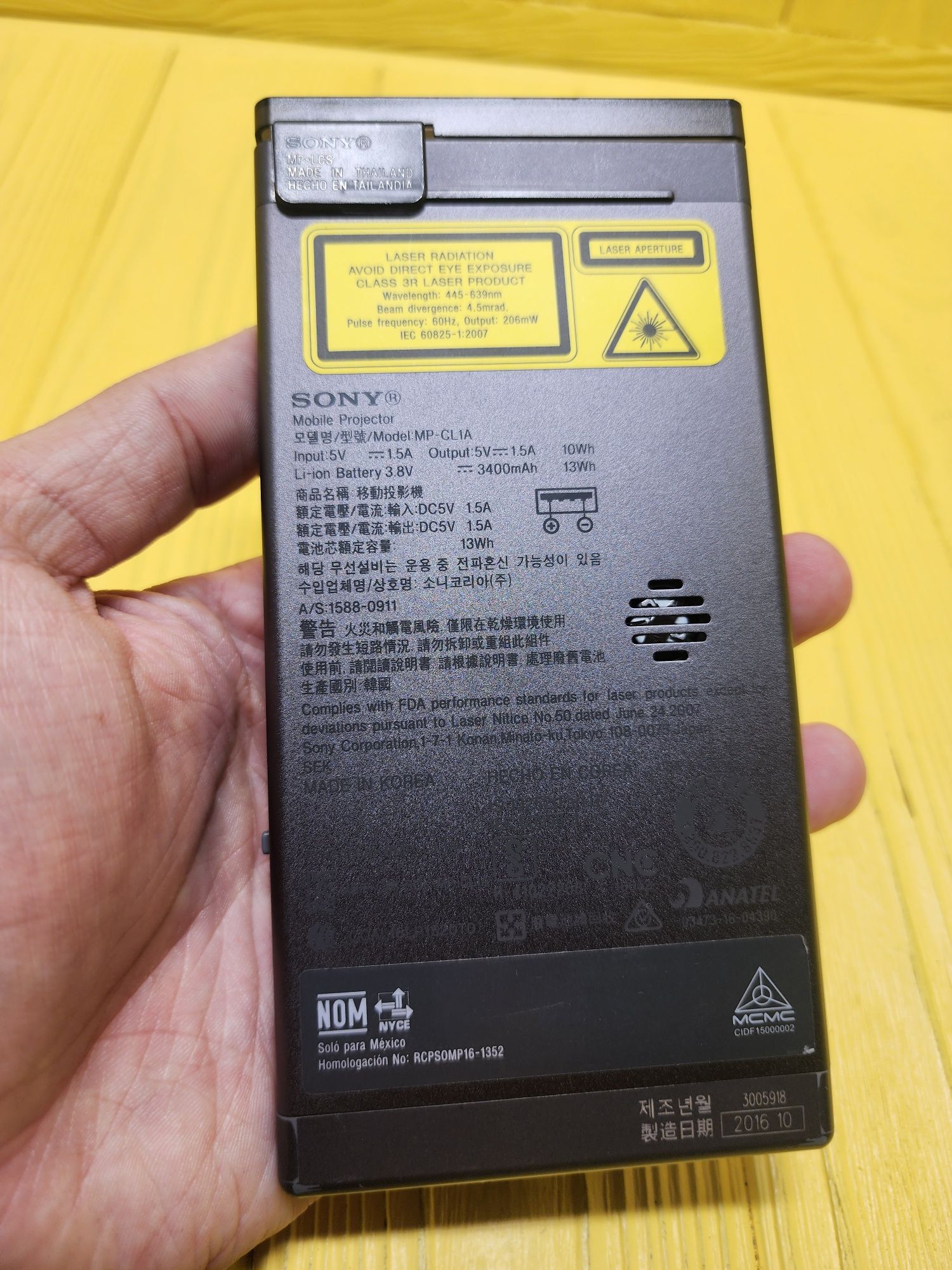 Портативный  мини-проектор Sony MP-CL1A Grey 32-Lumen Laser HD