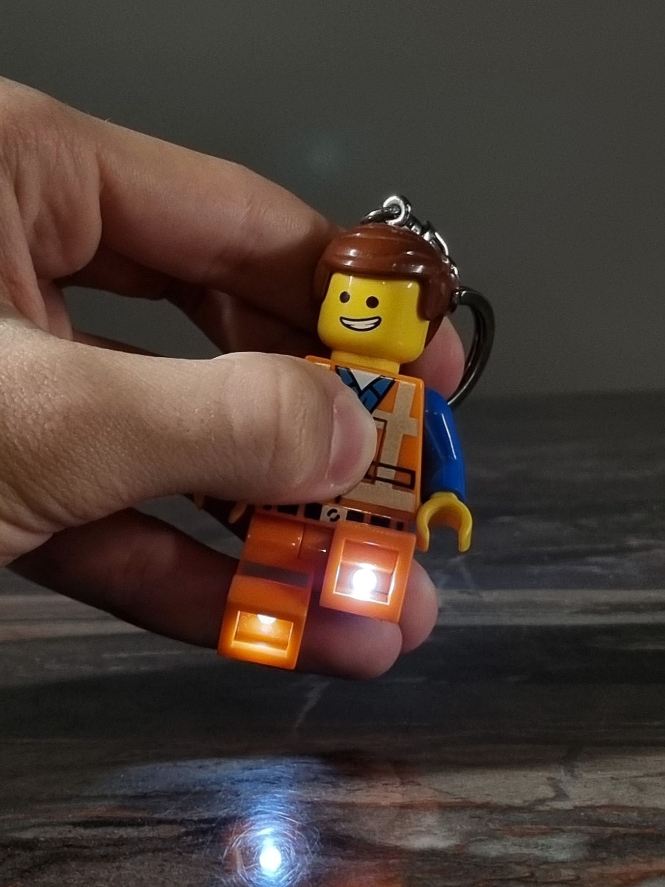 Lego Movie Przygoda Emmet Latarka Figurka Emmet brelok latarka LEGO